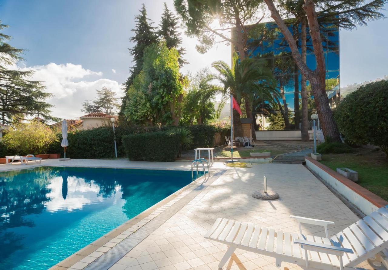I Giardini Del Sole Con Piscina By Wonderful Italy Apartment Sanremo Bagian luar foto